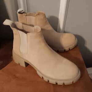 Steve Madden sand tan suede Chelsea Howler platform chunky ankle boots.